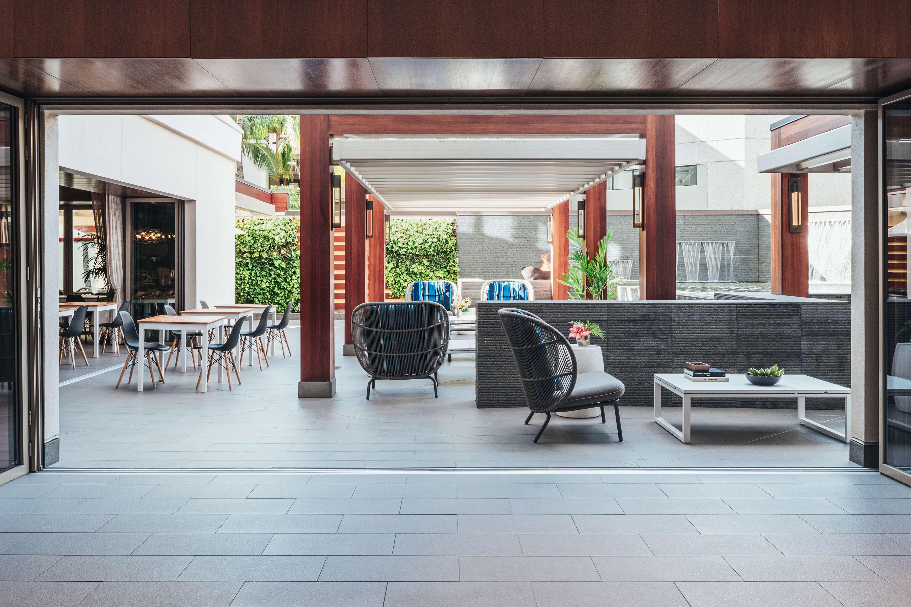 Hilton Grand Vacations Club Hokulani Waikiki Honolulu Hotel Exterior photo