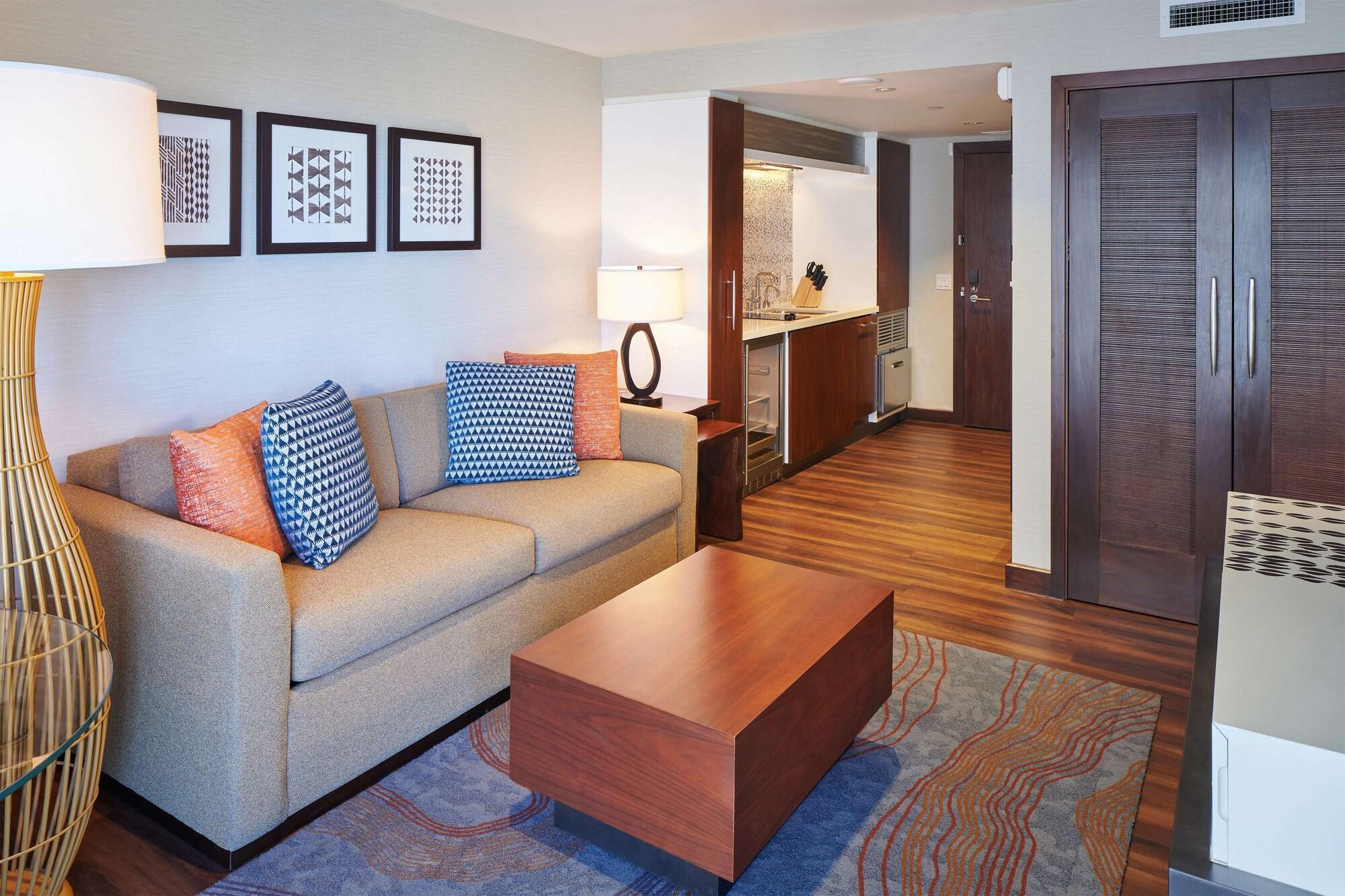 Hilton Grand Vacations Club Hokulani Waikiki Honolulu Hotel Exterior photo