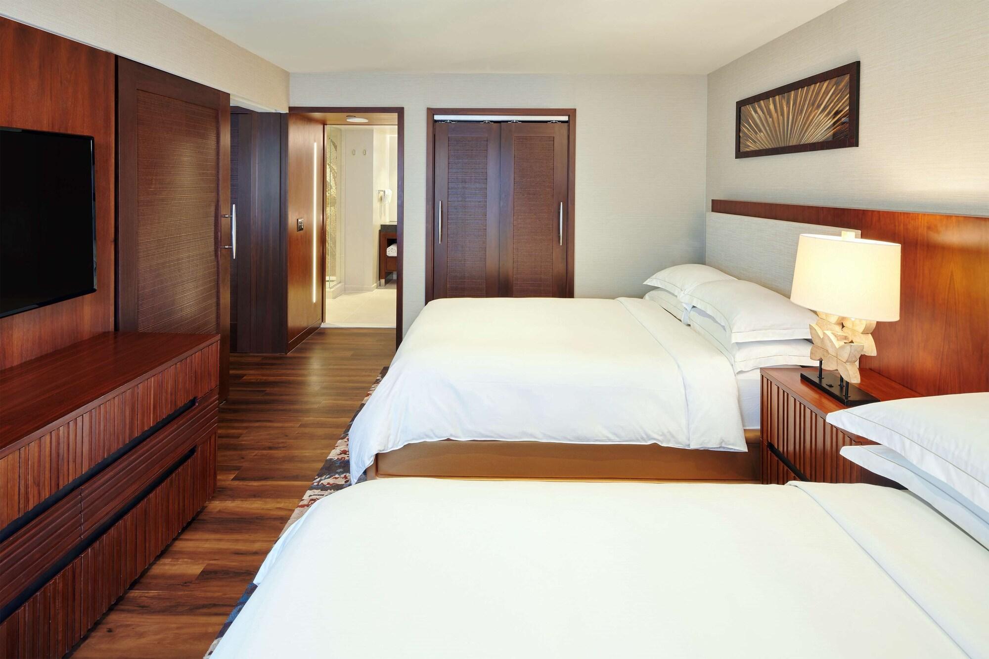 Hilton Grand Vacations Club Hokulani Waikiki Honolulu Hotel Exterior photo