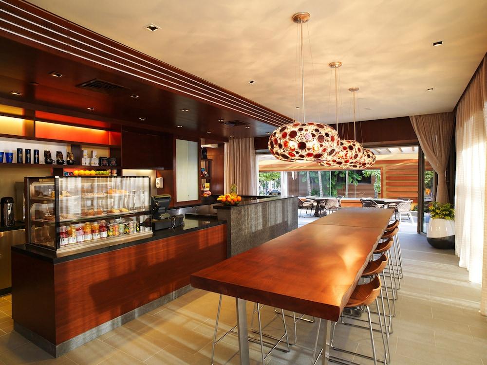 Hilton Grand Vacations Club Hokulani Waikiki Honolulu Hotel Exterior photo